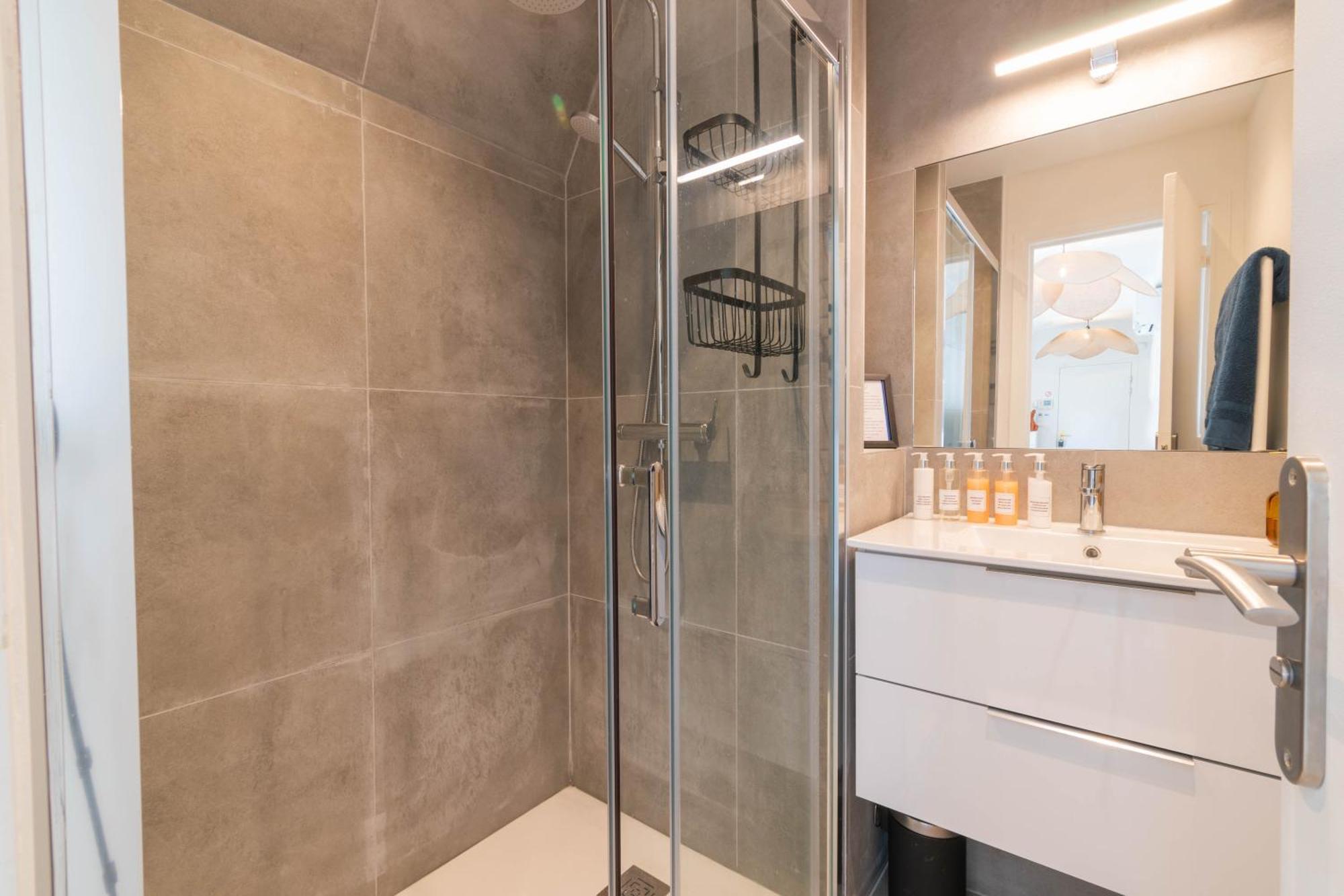Apartment 1 Min Walk From Opera - Ac - Authentic Parisian Experience ! *
